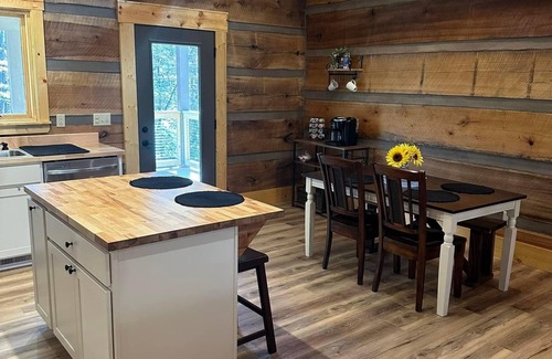Helmsburg Cabin | Inviting 6-Person Cabin with Kitchen in Brown County, IN