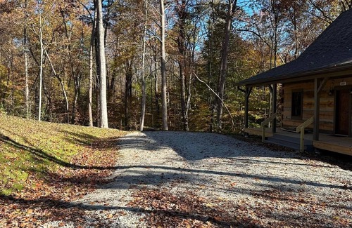 Helmsburg Cabin | Inviting 6-Person Cabin with Kitchen in Brown County, IN
