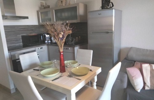 Saintes-Maries-de-la-Mer Apartment | Cozy Apartment Steps from the Beach with Ocean View