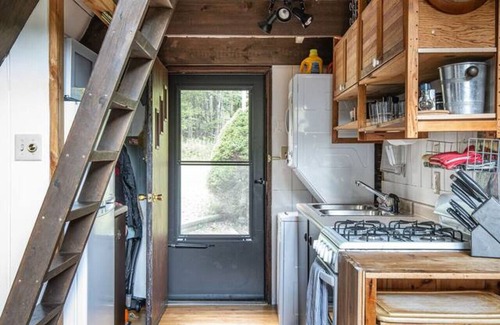 New Kingston House | Cozy Sunday Hollow 2BR with Lake View and AC Retreat