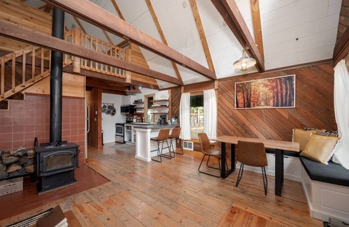 Oregon Water Wonderland Cabin | Charming A-Frame Cabin Steps from the Deschutes River