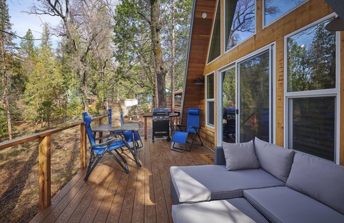 Bouvet Island House | Inviting A-Frame Retreat with Outdoor Dining Deck
