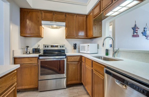 Frisco House | Serene Hotel Stay Near Downtown Frisco & Toyota Stadium