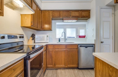 Frisco House | Serene Hotel Stay Near Downtown Frisco & Toyota Stadium