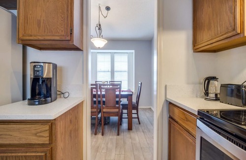 Frisco House | Serene Hotel Stay Near Downtown Frisco & Toyota Stadium