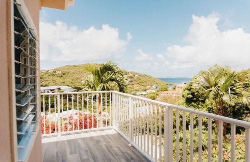 Estate Enighed Cottage | Inviting Ocean View Retreat with Spa and Breakfast Amenities