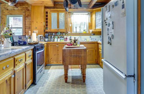 Town of Beekmantown House | Charming Cabin in West Chazy with Lake Champlain Views
