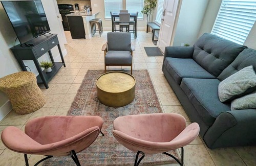 Georgetown House | Budget-Friendly 3BR Townhouse with Private Yard in Georgetown