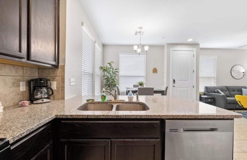 Georgetown House | Budget-Friendly 3BR Townhouse with Private Yard in Georgetown