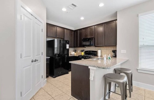 Georgetown House | Budget-Friendly 3BR Townhouse with Private Yard in Georgetown