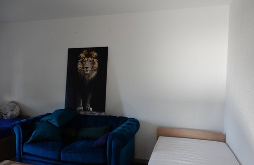 Oberhavel House | Inviting Retreat with Parking, Garden & Perfect 10/10 Rating