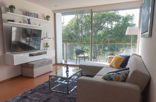 Santiago de Surco Apartment | Modern Apartment with Spa and Breakfast in Prime Location