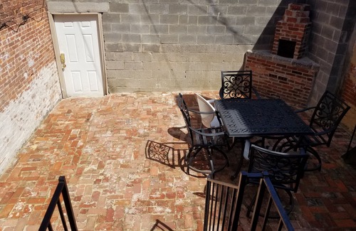 Downtown Baltimore Apartment | Comfortable Stay Near M&T Stadium and Camden Yards