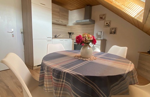 Dorfles-Esbach Apartment | Bright Top-Floor Vacation Apartment with Kitchen & Breakfast