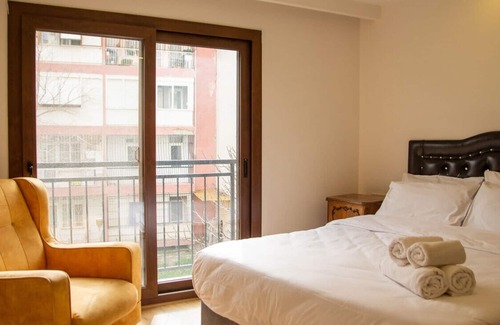 Karsiyaka Apartment | Cozy and Central Flat near Shore in Karsiyaka
