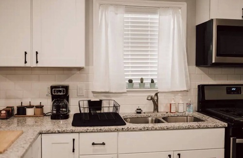 San Antonio House | Inviting Home with Hot Tub - Steps from Downtown SA!