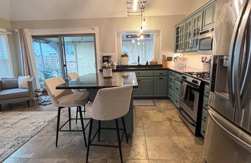 Georgetown House | Inviting Three Bedroom Retreat with Hot Tub & Spa Amenities