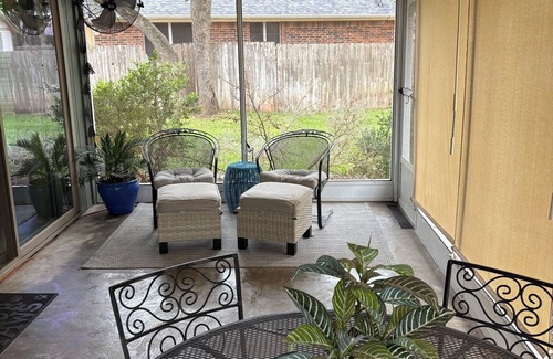Georgetown House | Inviting Three Bedroom Retreat with Hot Tub & Spa Amenities