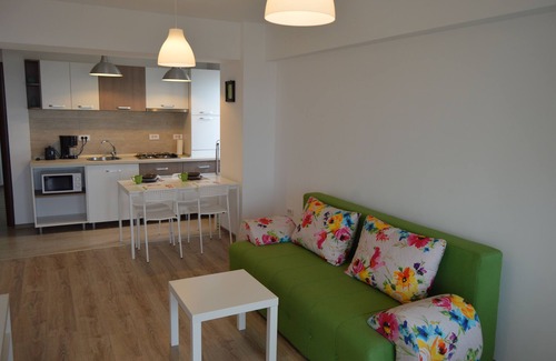 Constanta Apartment | Chic Apartment with Pool Access for an Inviting Stay