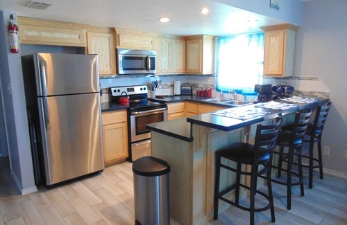 South Padre Island Condo | Cozy Mid-Island Condo with Oceanfront Views & Free WiFi