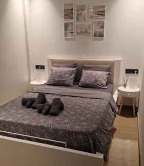Gamarra Apartment | Comfortable Apartment Retreat - 4 Star, Rated 10/10