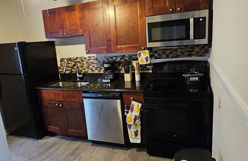 Portsmouth House | Comfortable Retreat Near Exciting Events and Relaxing Beaches