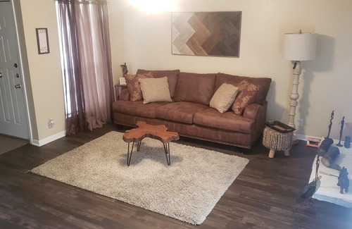 Temple Apartment | Stylish and Comfortable Getaway with Pool & Spa Amenities