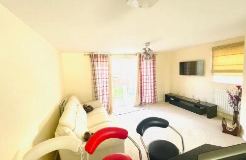 Geddington House | Comfortable Retreat for Families with 9/10 Guest Rating
