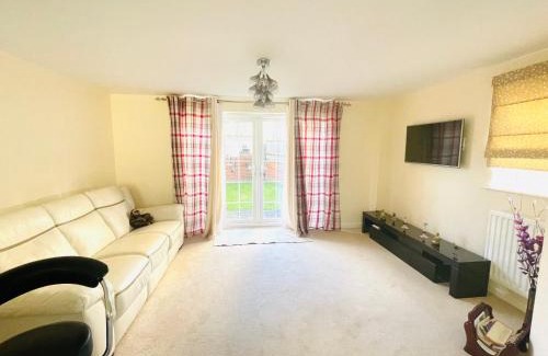 Geddington House | Comfortable Retreat for Families with 9/10 Guest Rating
