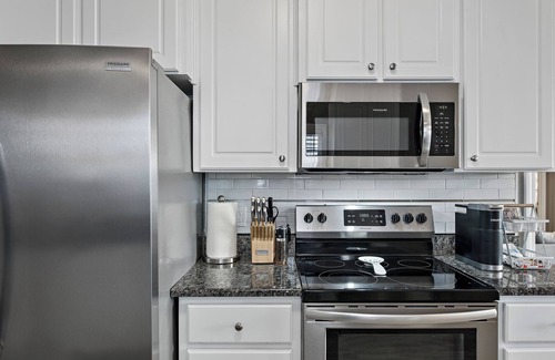 Dothan House | Cozy and Comfy Retreat in a Quiet Neighborhood. Weekly and monthly discounts