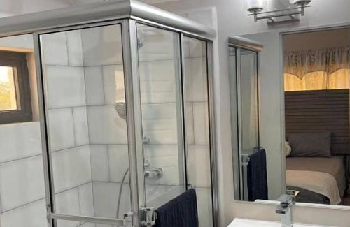 Arouca House | Cozy and convenient location. great for business and family stay..