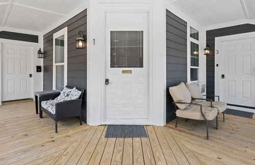 New Castle Apartment | Charming 1 Bdrm with Spa, Breakfast & Child-Friendly Amenities