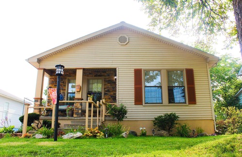 Mexicantown - Southwest Detroit House | Charming Home Near Downtown D - Family Friendly Retreat