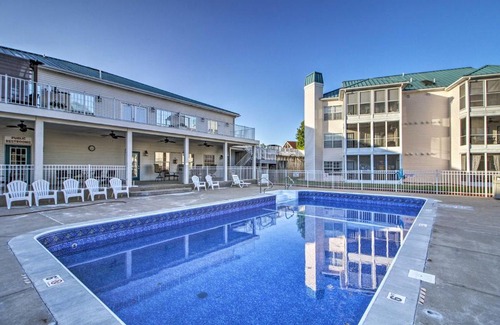 Table Rock Apartment | Inviting Branson Condo with Balcony & Pool Access, Rated 10/10