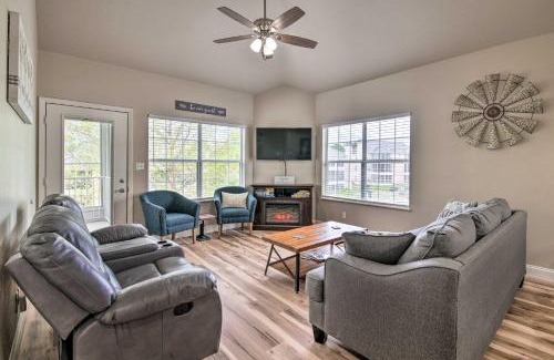 Table Rock Apartment | Inviting Branson Condo with Balcony & Pool Access, Rated 10/10