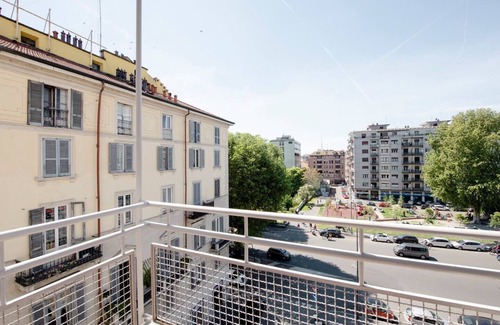 Porta Genova Apartment | Elegant Two-Room Apartment with Spa in City Center