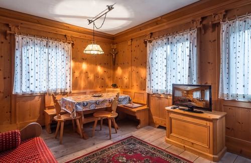 Cortina d'Ampezzo Apartment | Inviting Family Home with Ocean View in Cortina d'Ampezzo