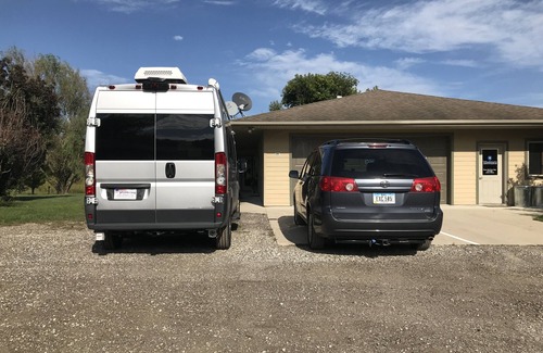 Decorah House | Inviting Camper Van Retreat - Pet Friendly & Breakfast Included