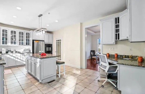 Waterford House | Inviting Waterford Getaway: Pet and Child Friendly Retreat