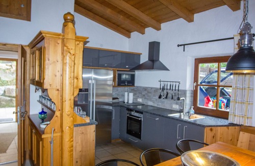 Ellmau Ski Chalet | Charming Detached Chalet for 2-8 with Pool Access