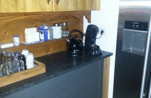 Ellmau Ski Chalet | Charming Detached Chalet for 2-8 with Pool Access