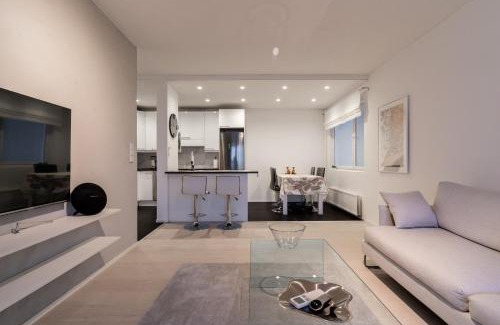 Rovaniemi Apartment | Modern Lakeside Apartment with Spectacular Ocean Views