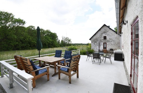 Slite House | Modern Retreat with Hot Tub on Gotland's East Coast