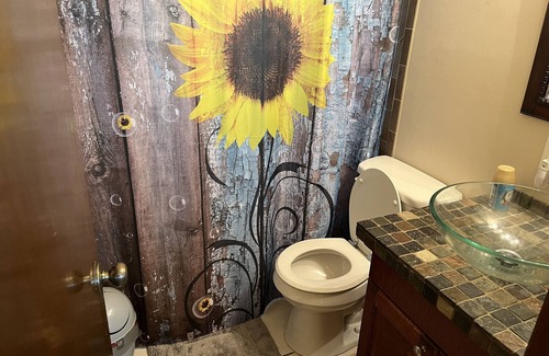 Limona Improvement House | Comfortable Retreat with Breakfast & Family-Friendly Vibes