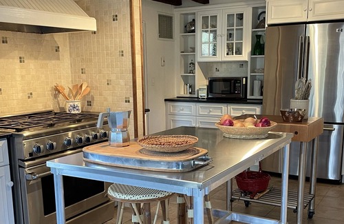 Redding Ridge Cabin | Cozy and private Connecticut cottage with Pond