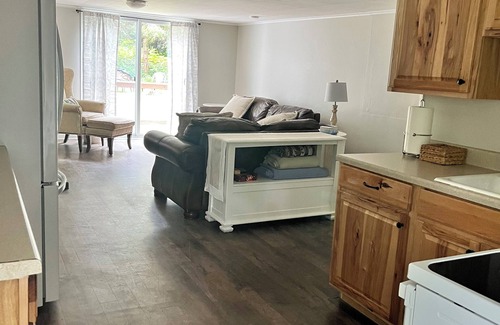 Newfield Cottage | Charming Pet-Friendly Cottage with Spa in Newfield