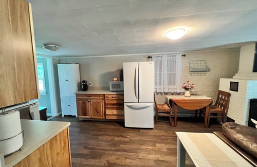 Newfield Cottage | Charming Pet-Friendly Cottage with Spa in Newfield