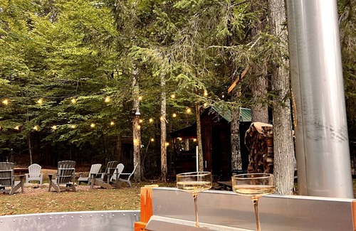 Croghan House | Inviting Lakefront Cabin for Family Reunions & Gatherings