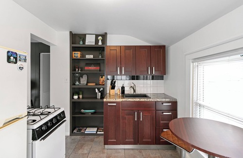 Berkley Apartment | Charming 1 Bedroom Home with Pet-Friendly Amenities