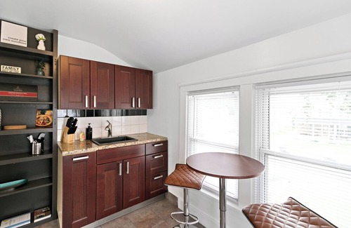 Berkley Apartment | Charming 1 Bedroom Home with Pet-Friendly Amenities